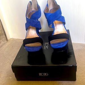 Black and blue BCBG platform heels